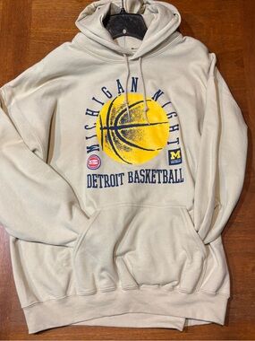 Michigan Detroit Basketball Gildan Cream Hoodie with Yellow & Navy Graphic